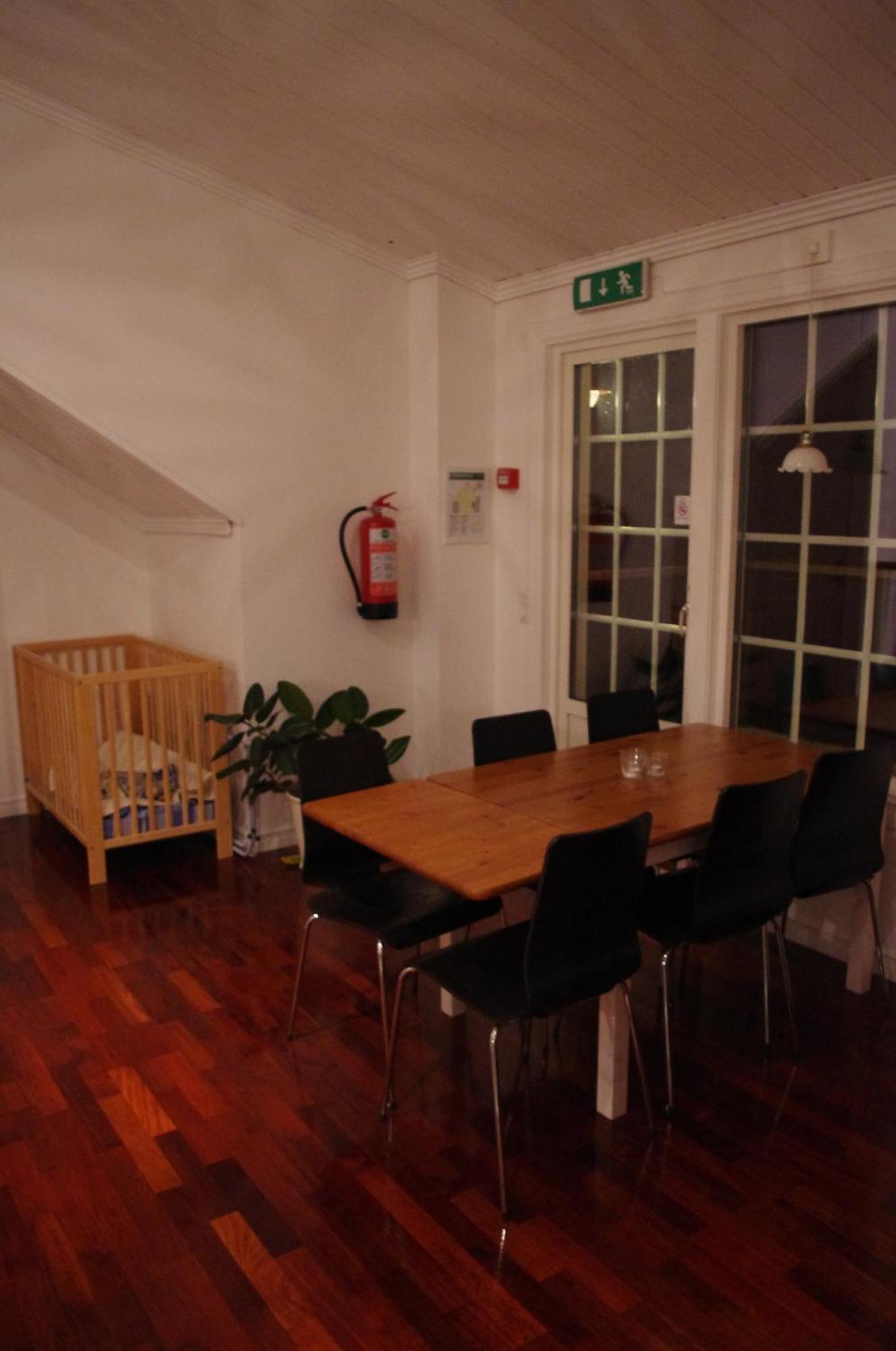 Aeventyrsgardens Vandrarhem, Kinnekulle Källby Εξωτερικό φωτογραφία